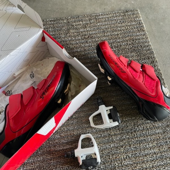 Men's Specialized cycling shoes. Bran New! Clips too - Picture 2 of 2